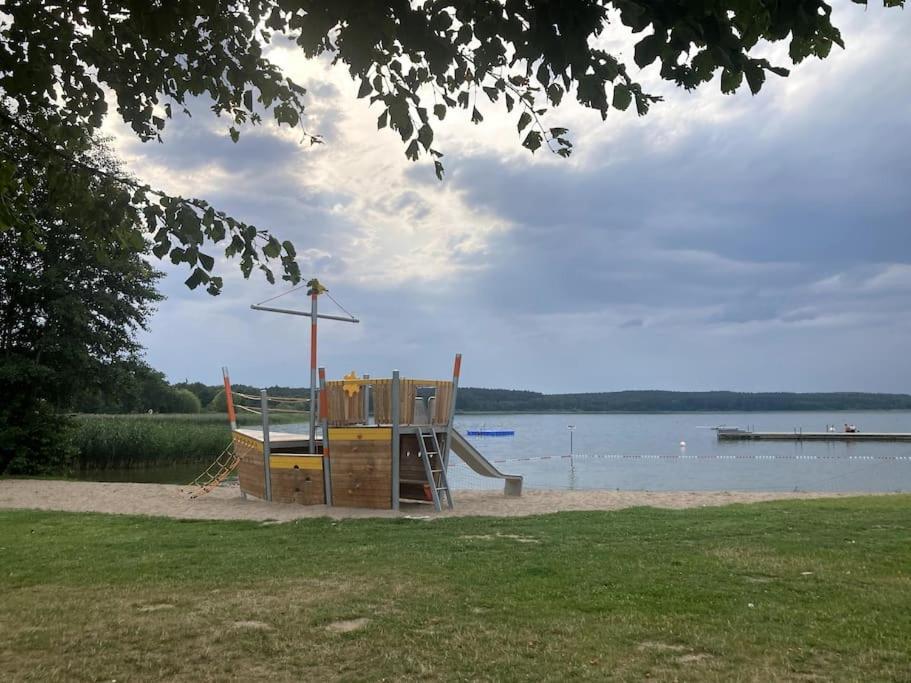 Gemuetliches Holzhaus Am See Warin Exterior photo
